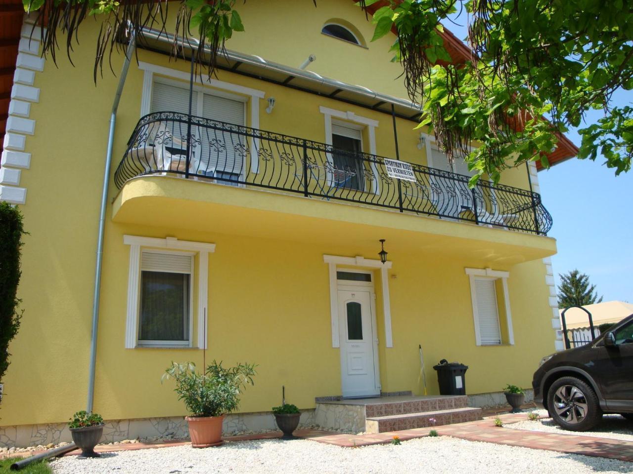 Yellow Apartmanhaz Bük Buitenkant foto